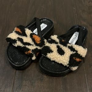 Steve Madden Girls Slippers